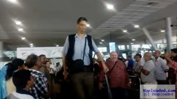 See photos of Sultan Kosen, tallest man in the world as he lands in Mauritius